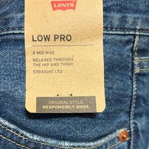 Levi's Low Pro Mid-Rise Relaxed Jeans - Blue.